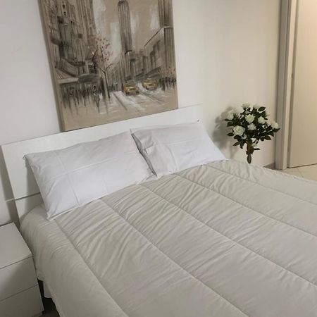 La Casa Di Gio' Hotel Fiumicino Bagian luar foto